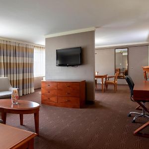 Concierge level Suite 1 King or 2 Queen